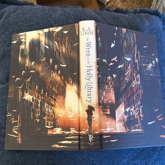 The Wren in the Holly Library-hard copy- sprayed edges - Picture 5 of 7